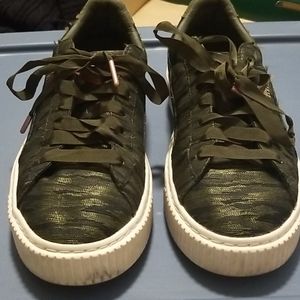 Olive green puma 8.5